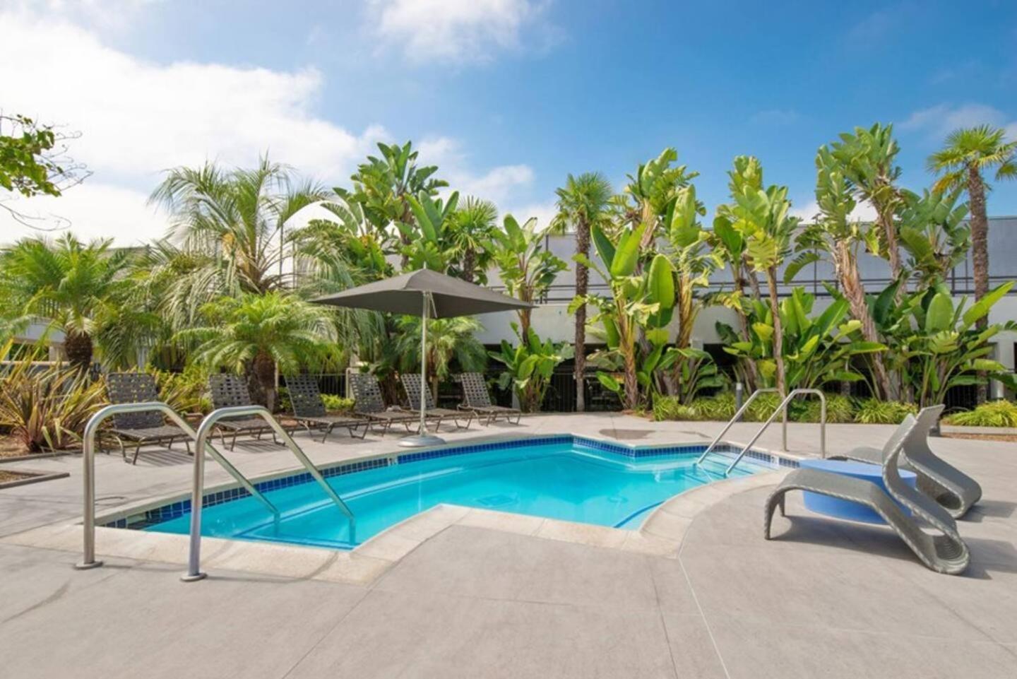 ניופורט ביץ' Luxurious Stay Near The Beach מראה חיצוני תמונה