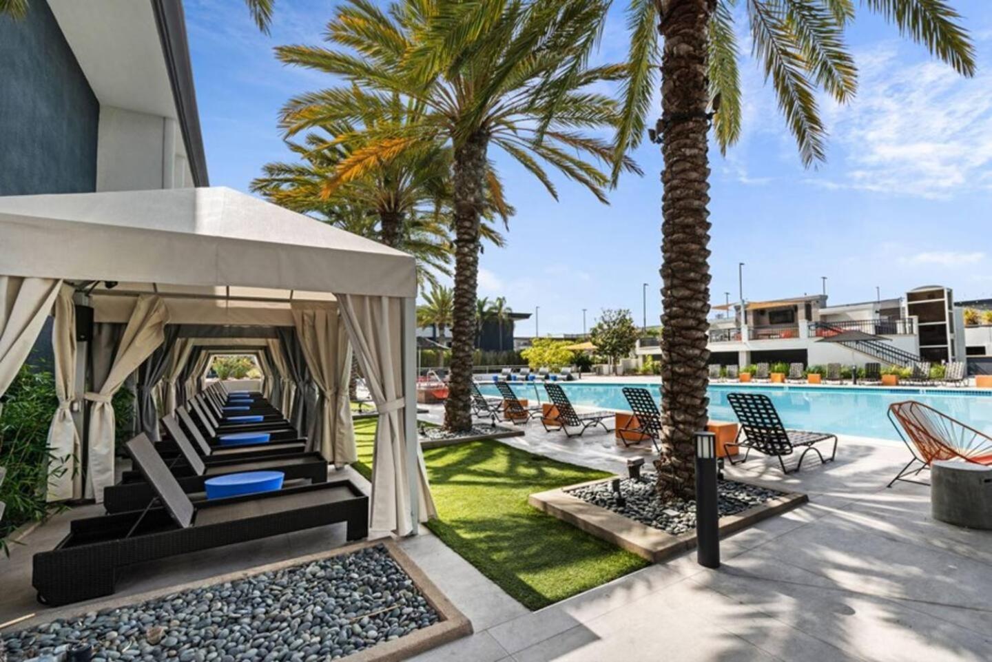 ניופורט ביץ' Luxurious Stay Near The Beach מראה חיצוני תמונה